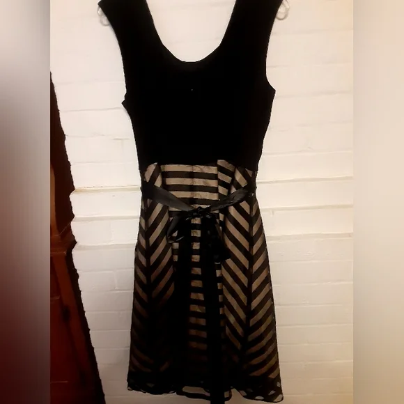 Ladies dress size 16 black/gold black sheer bottom ties in the back dress barn. - Picture 2 of 3